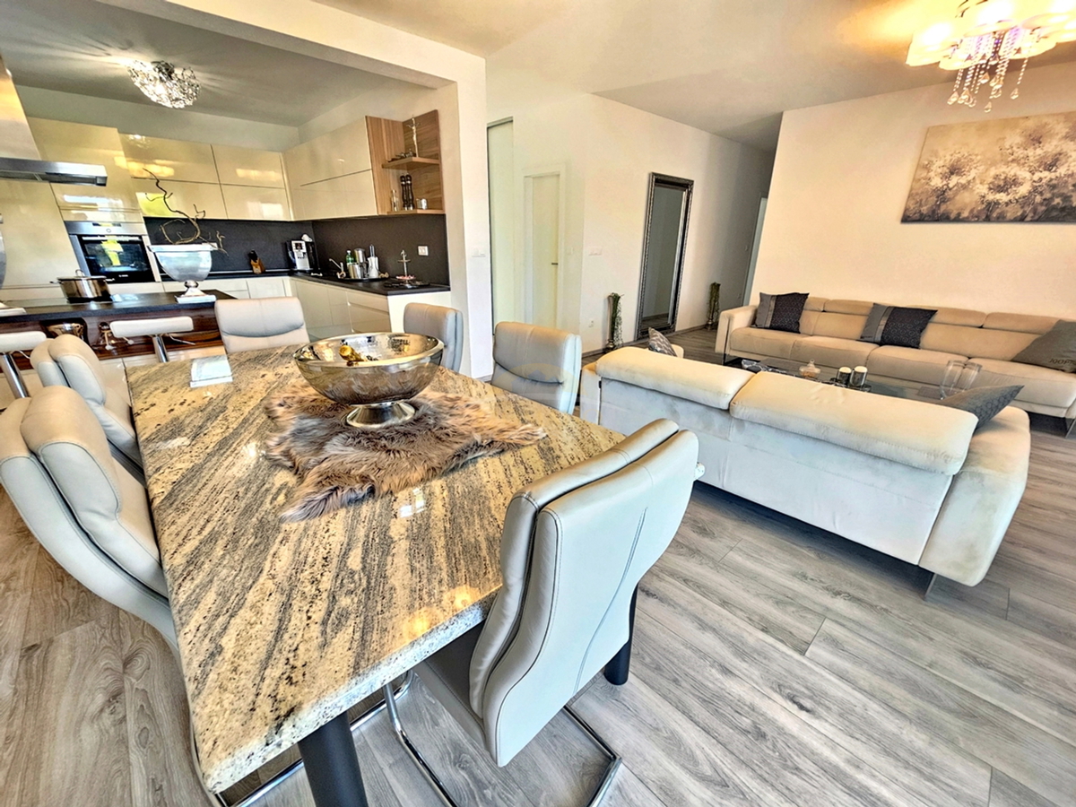 Luksuzna hiša na Čiovu - Mastrinka s 3 apartmaji in odprtim pogledom na morje